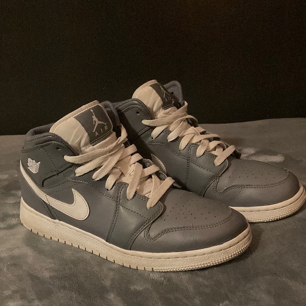 Nike Jordan 1 mid Grey